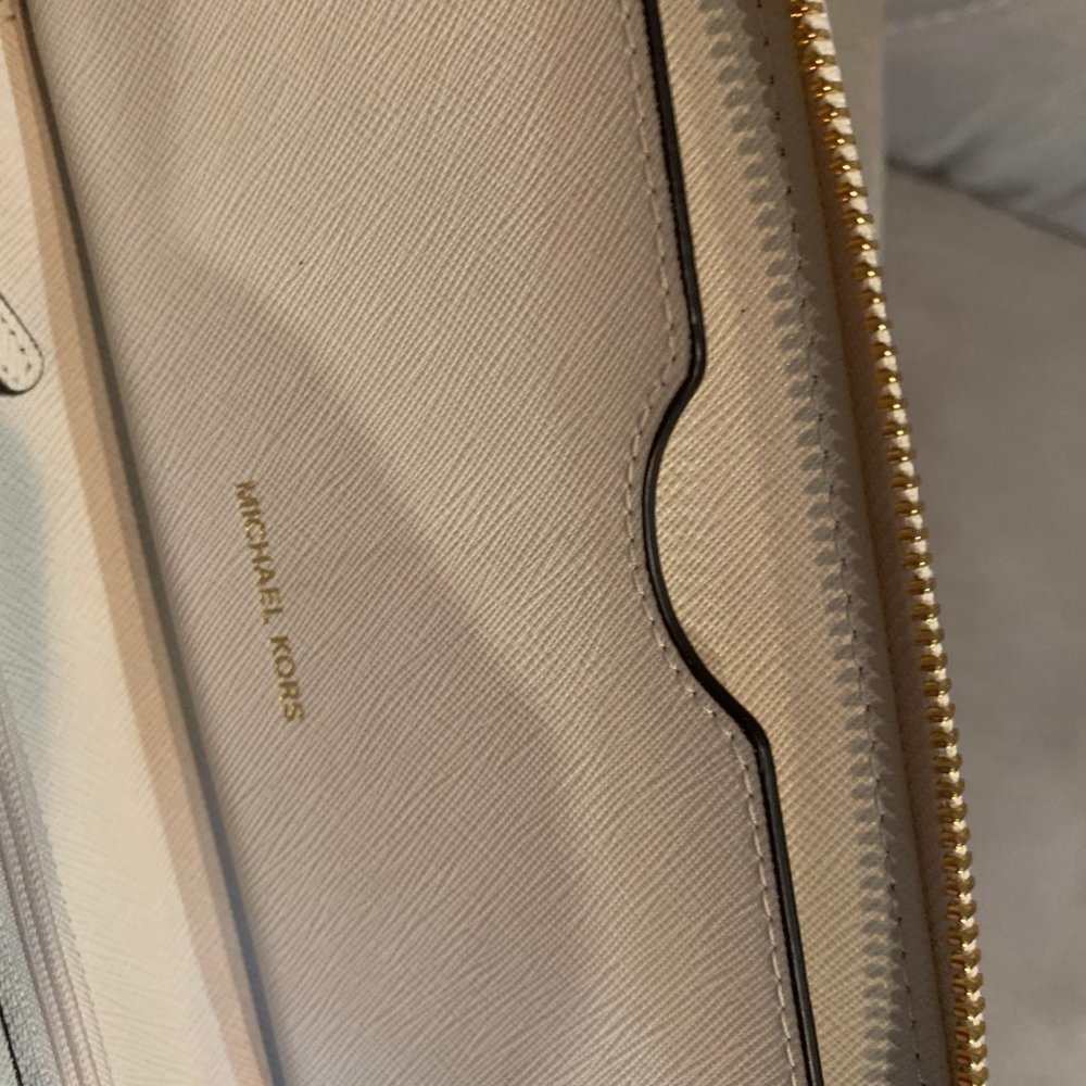 Michael Kors Large Leather Phone Wallet/Wristlet - Picture 5 of 5